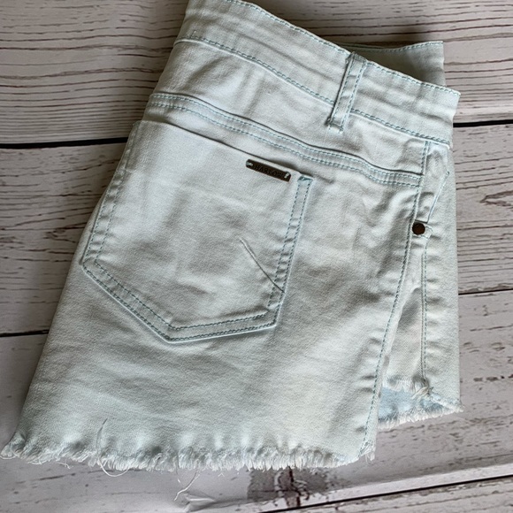 Size 27, Harlow, light blue shorts - Picture 7 of 11
